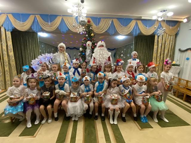 Новогодний утренник группа 5 Новогодний утренник группа 5.